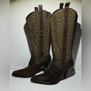 Donald Pliner GOLDIE Western Collection Beaded Boots Womens 9M Embroidered